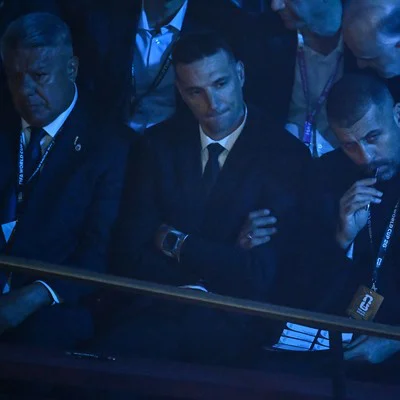 wyQWCrnRS_400x400__1