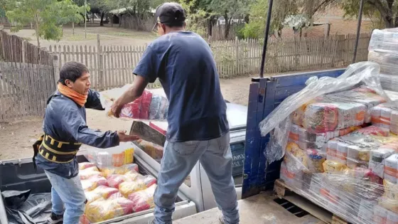 108481-el-ministerio-de-desarrollo-social-distribuye-un-refuerzo-alimentario-a-comunidades-originarias-de-embarcacion-y-pichanal