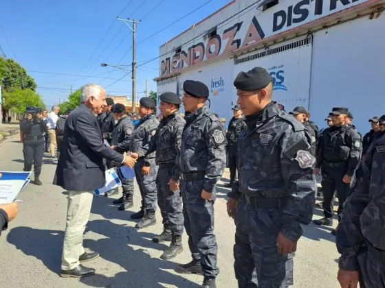 92307-reconocimiento-especial-a-policias-en-oran