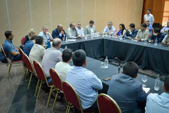93370-camacho-y-dib-ashur-se-reunieron-con-los-20-nuevos-intendentes-de-salta