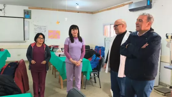 108545-el-ministro-mangione-superviso-en-apolinario-saravia-las-acciones-de-control-por-el-brote-de-varicela