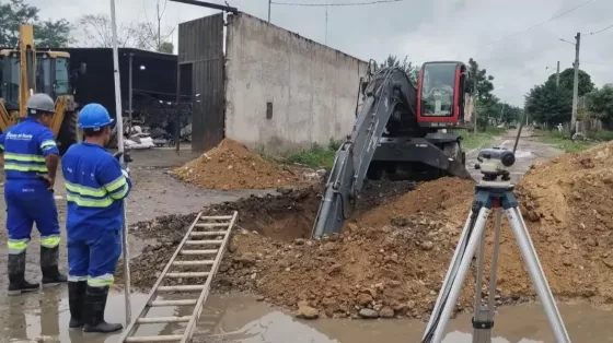 107165-avanza-la-ampliacion-de-la-colectora-maxima-en-oran-para-mejorar-el-sistema-cloacal