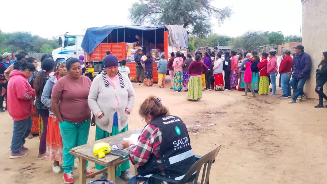 23656-el-ministerio-de-desarrollo-social-distribuye-un-refuerzo-alimentario-a-comunidades-originarias-de-embarcacion-y-pichanal