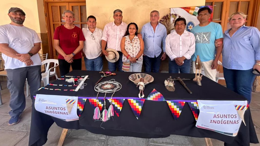 24413-integrantes-de-comunidades-originarias-de-pichanal-acceden-a-los-servicios-del-tren-25-de-mayo