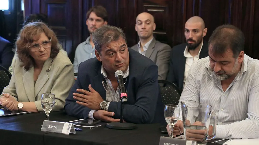 87832-salta-coordina-con-nacion-la-vacunacion-contra-el-dengue