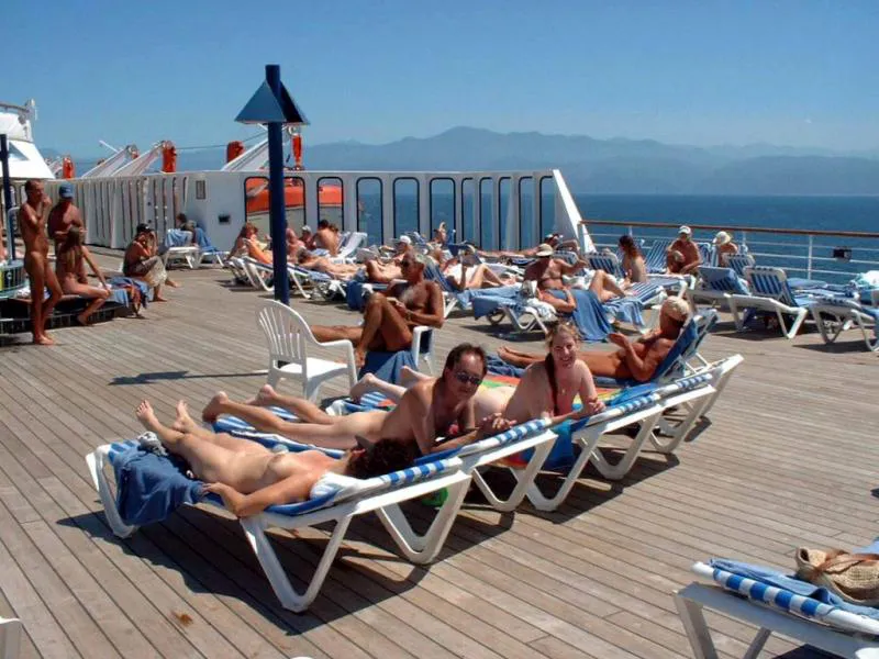 Nude-Cruise
