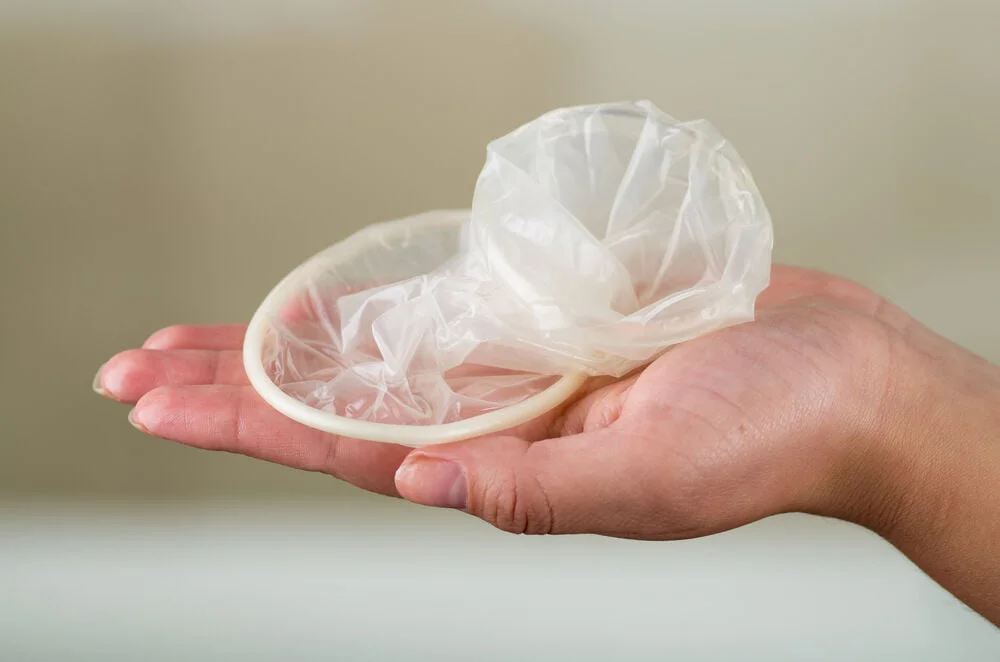 1210-Woman with a female condom over her hand