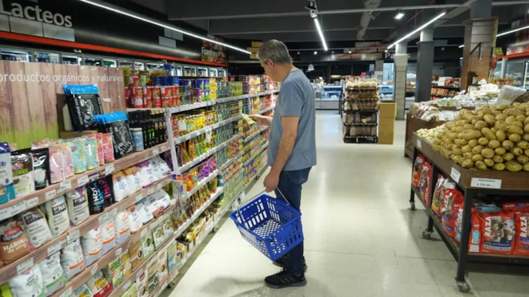las-ventas-del-rubro-de-alimentos-y-bebidas-cayeron-31-interanual-en-septiembre-segun-came-foto-na-QKPG74Y4PFFOTGZVDCQVPDVWXU