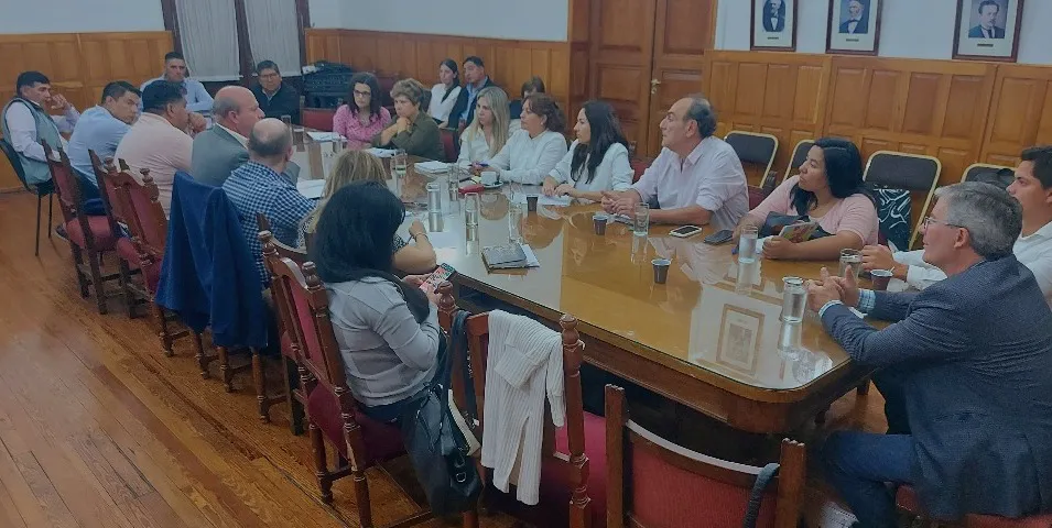 multimedia.normal.9db843eccac6eff2.ZGlwdXRhZG9zIHJldW5pb24gZWR1X25vcm1hbC53ZWJw