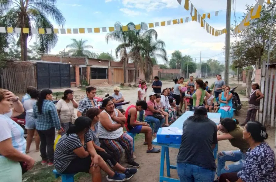 86927-vecinos-de-oran-se-asesoraron-sobre-el-programa-de-financiamiento-para-concluir-las-conexiones-domiciliarias-de-agua-y-cloaca