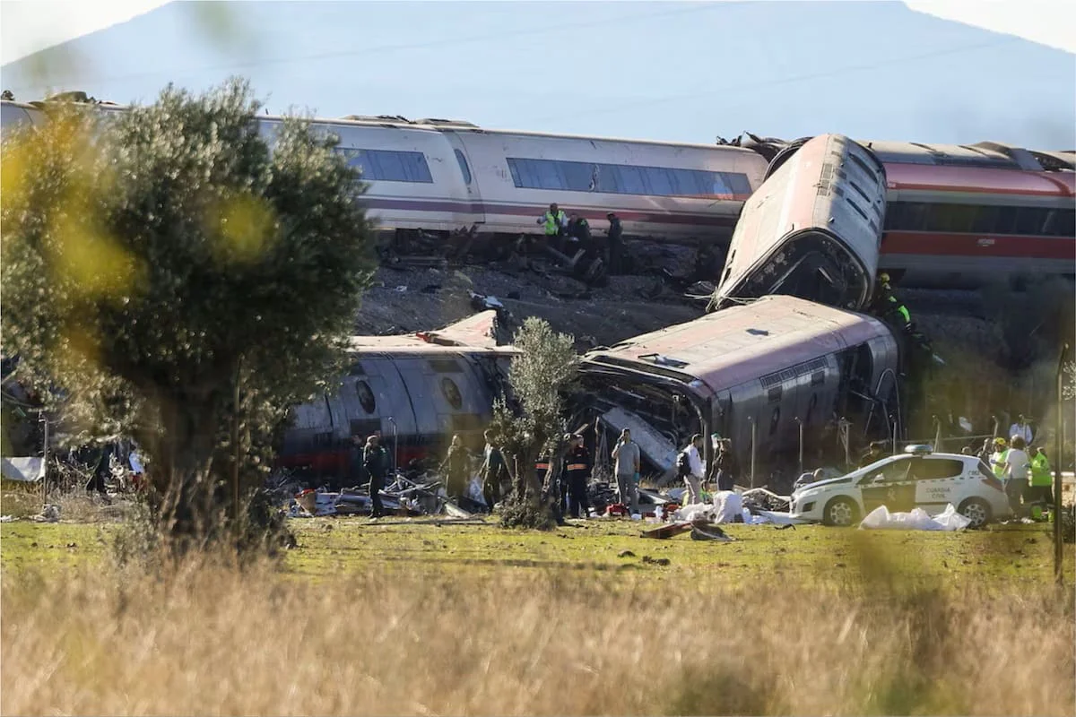 dos-trenes-de-alta-velocidad-colisionaron-en-ANBOUQXZCJGEPCMMHTLPJR6JWU