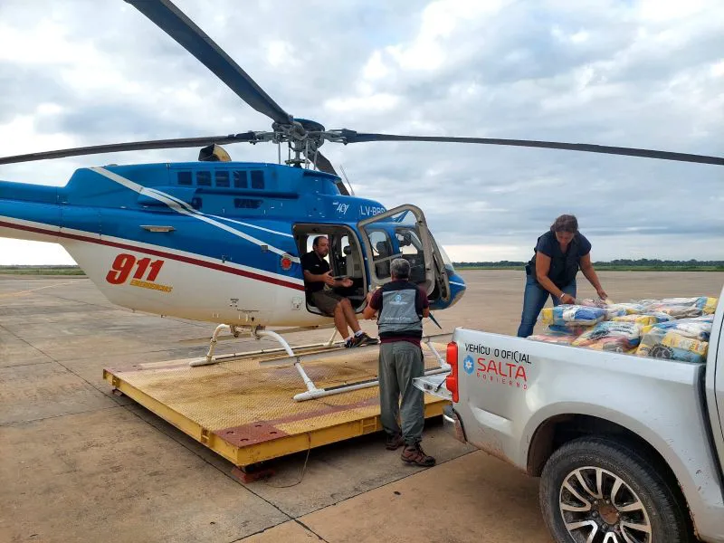 11051-el-gobierno-realiza-asistencias-aereas-a-familias-aisladas-tras-la-crecida-de-rios-en-el-norte-de-salta