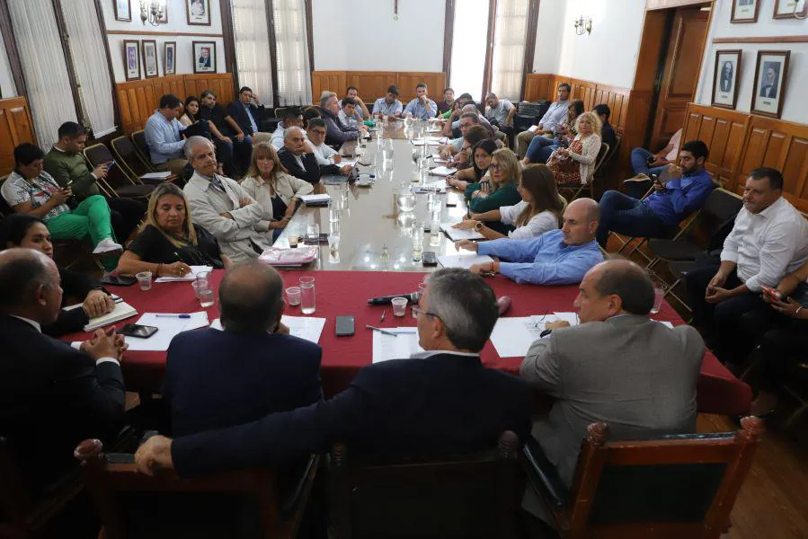 multimedia.normal.9092ae1e9a042cd3.ZGlwdXRhZG9zX25vcm1hbC5qcGVn