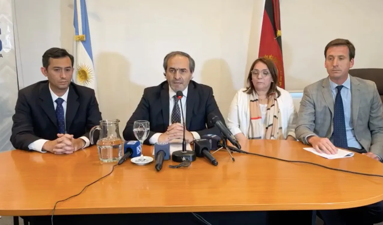 multimedia.normal.9e73ee43d868d253.Q2FzdGllbGxhLSBMaW5vIE1vcmVub19ub3JtYWwud2VicA==