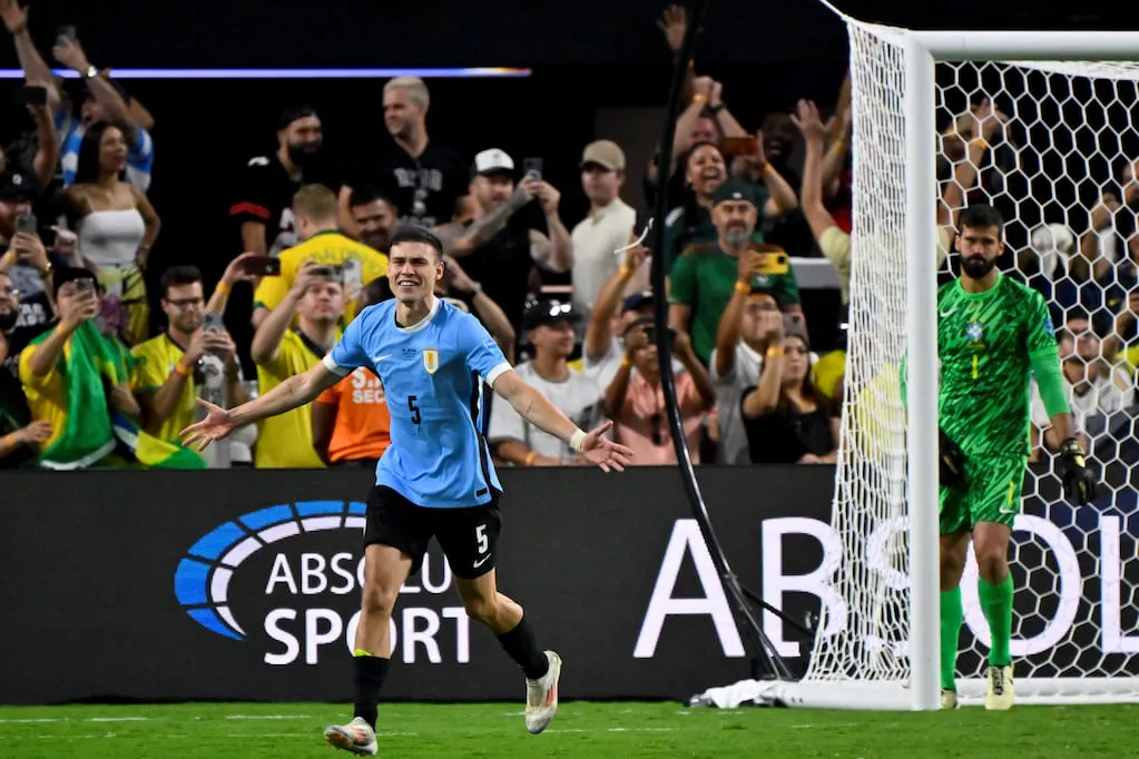 manuel-ugarte-metio-el-penal-que-clasifico-a-uruguay-a-las-semifinales-de-la-copa-america-foto-ap-YVI3TO6NS5FYTOSA56QE6K62IU
