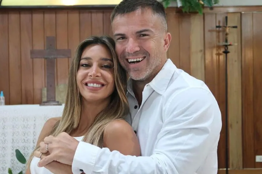 sol-perez-y-su-flamante-marido-con-quien-hoy-P4VAVUGZ3FG7ZDLPOX5AZPTA6M