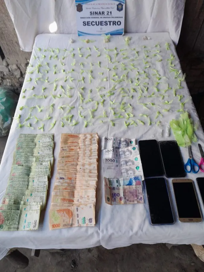 9452c582-5475-4cb4-a944-f9102fb68636-696x928