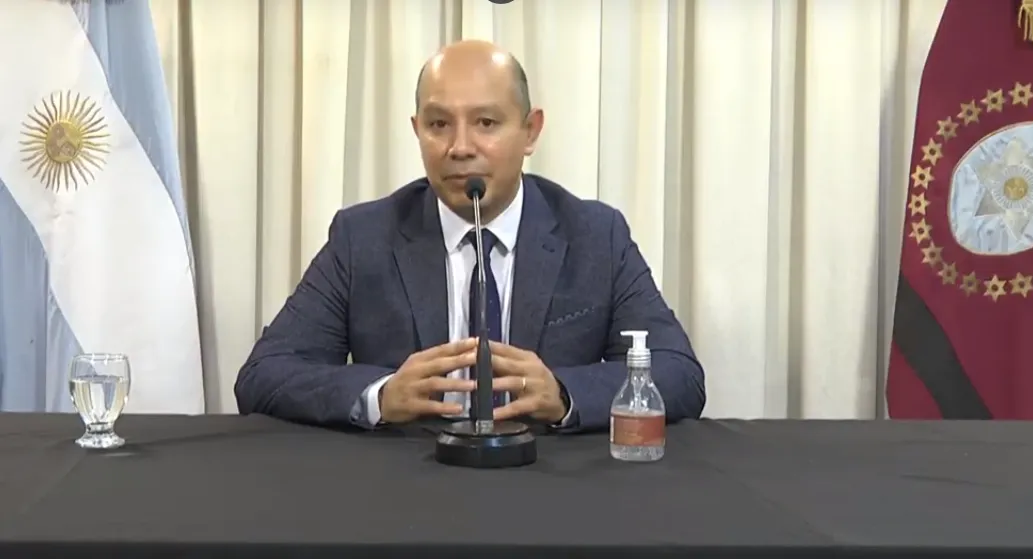 multimedia.normal.91d45fb965ea4346.6361726c6f732073617261766961202d20636f6e666572656e6369615f6e6f726d616c2e706e67