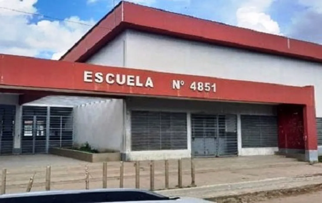 108539-joven-intento-atacar-a-una-docente-y-alumnos-con-un-machete-en-una-escuela-saltenia